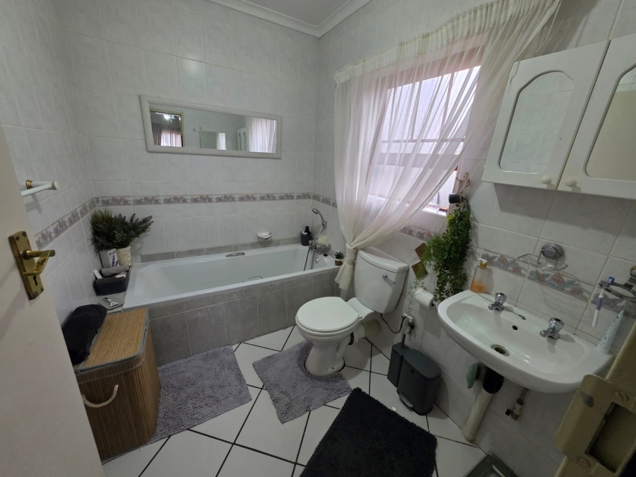 To Let 3 Bedroom Property for Rent in Vaalpark Free State